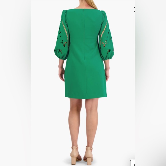 Vince Camuto Eyelet Sleeve Crepe Shift Dress size 4 NWT - Picture 3 of 11